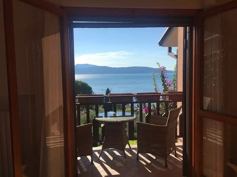Stunning Lake view!!  5 minutes to Il Vittoriale degli Italiani!!
