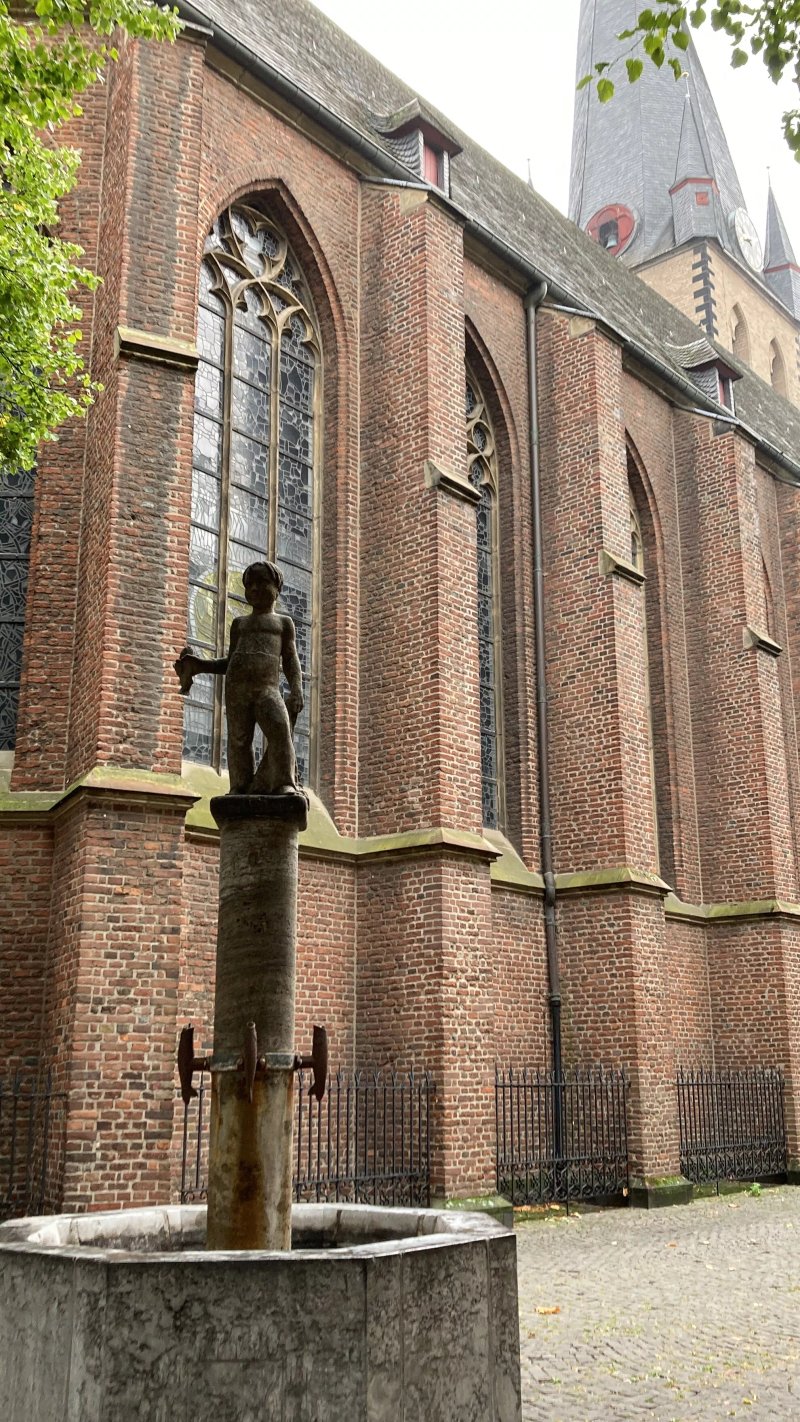 Gedenkbrunnen Zum 650 Jahrestag Dusseldorfs