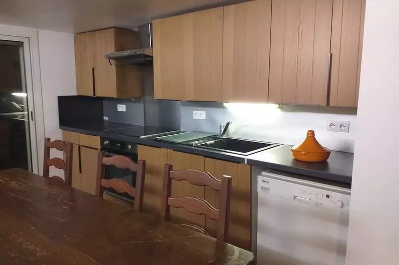 Garden level in villa with swimming pool