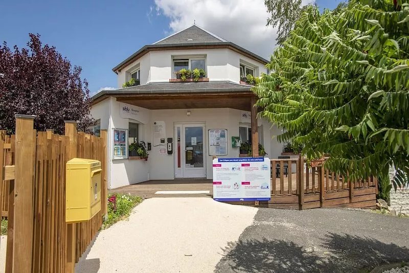 Mobile home in Centre-Val de Loire with pool