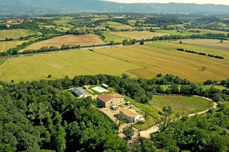 Apartment AZZURRO with garden and pool for couples and families