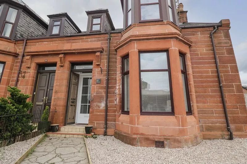 WILLOWBANK, family friendly, character holiday cottage in Ayr