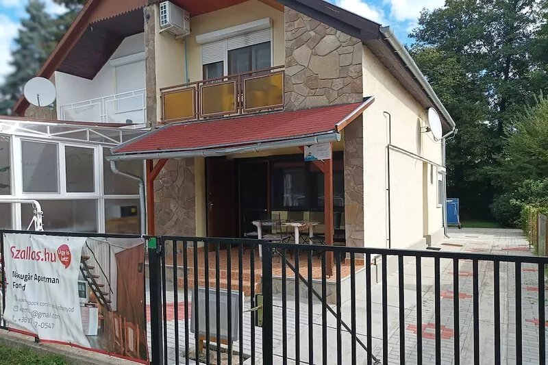 A whole holiday house with a garden in Fonyód for 2-10 persons