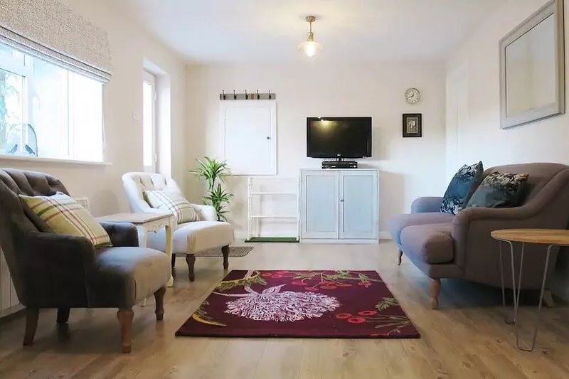Dog-Friendly Farmhouse Annex for 4 in 1066 Country & High Weald AONB