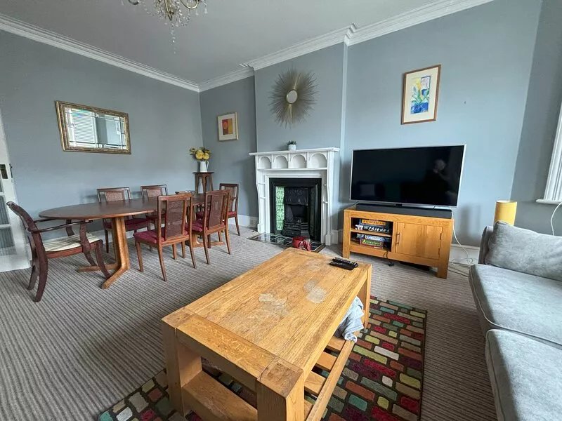 Silverdale Sunbeams, very spacious apartment walking distance to beach and town