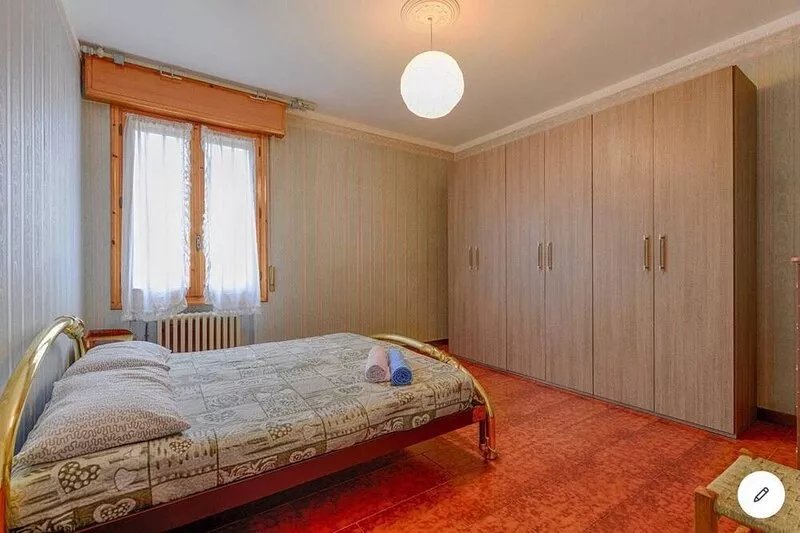 Large apartment, rents to companies only. Not far from the center