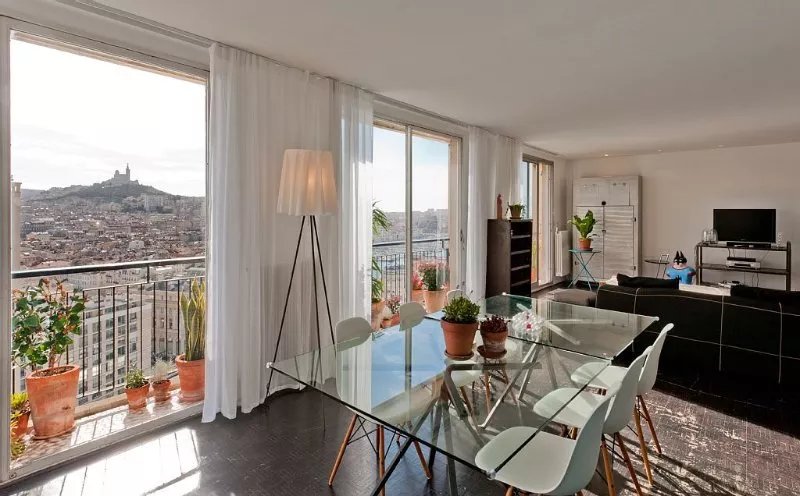 Spacieux loft dominant la ville...