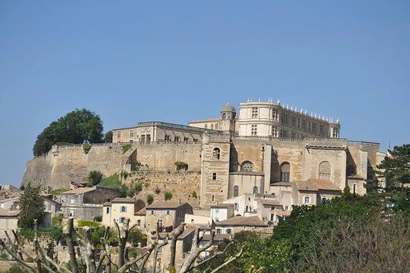 Character house with swimming pool in the Drôme with two bathrooms.
