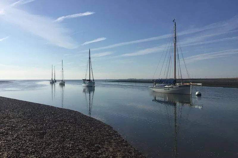 Sea Views at this Grade II Listed Cottage with Baby Grand Piano (Pet Friendly)