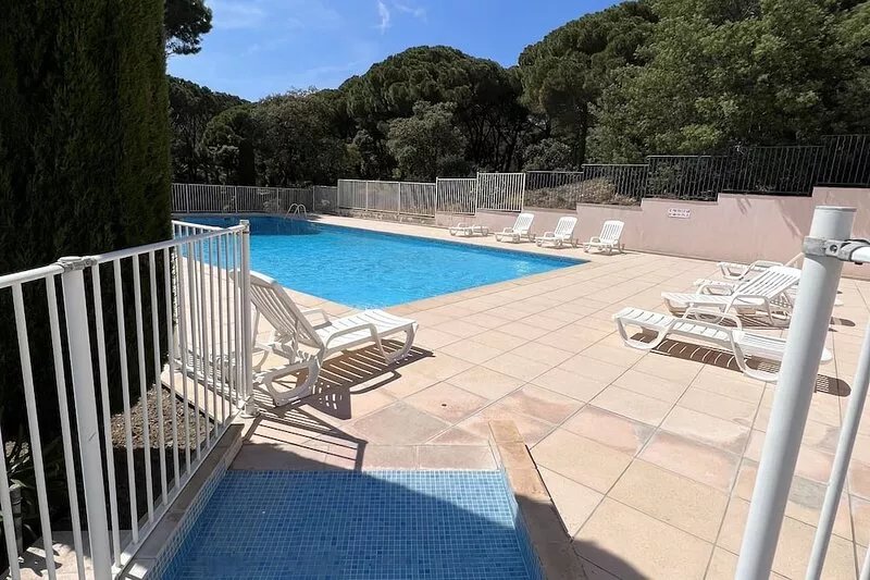 In a magnificent residence with swimming pool, 60M2 apartment with terrace