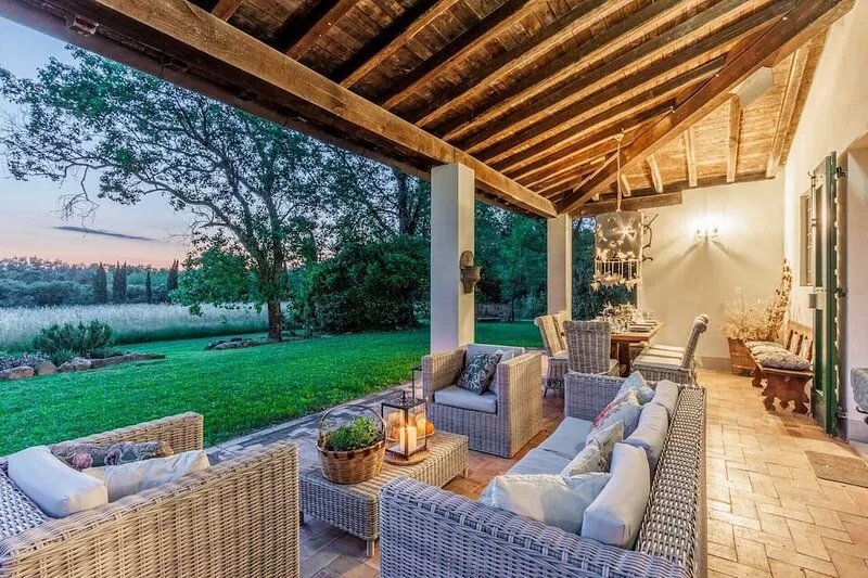 Villa Drago, an authentic Farmhouse with Private Pool in Orentano