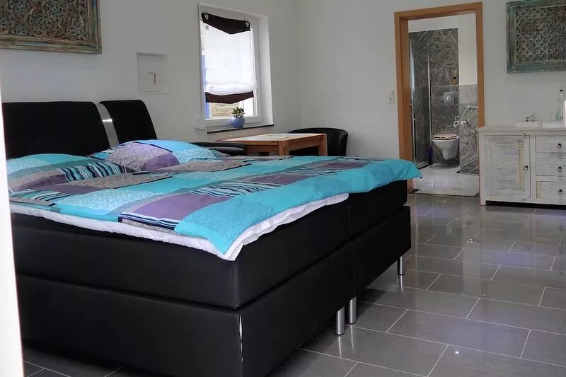 Beautiful bright room in a condo complex with Mainblick