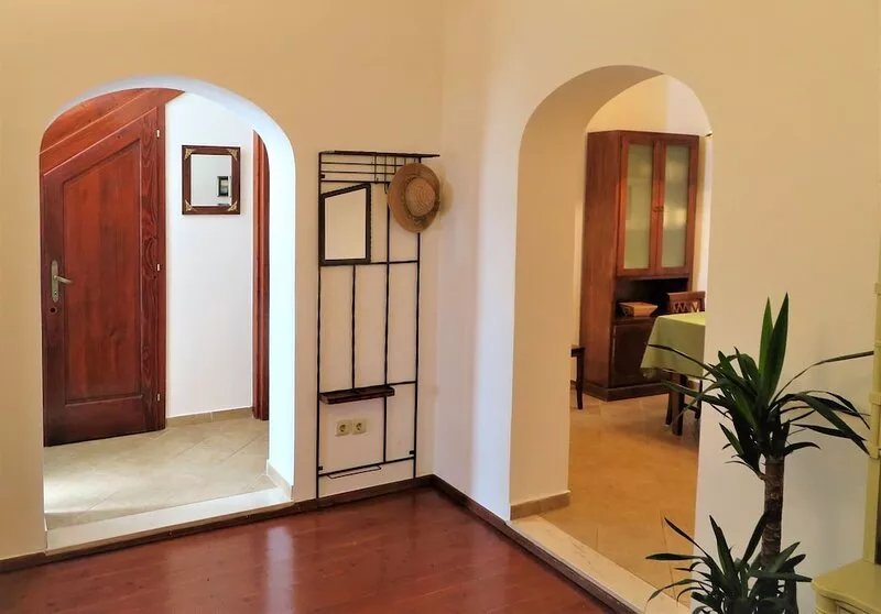 Sea and Island Views, Large Terrace, Walk to Old Town.