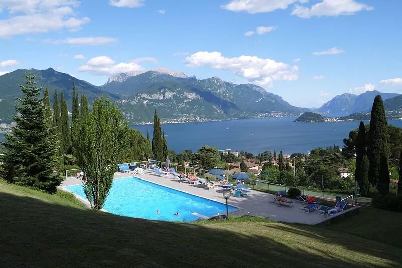Italian Lake Apartment With Large Swimming Pool, Tennis Court, Lake Views, WiFi