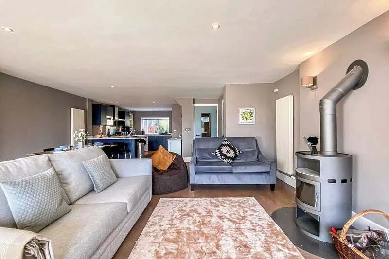 4 bedroom accommodation in South Cerney