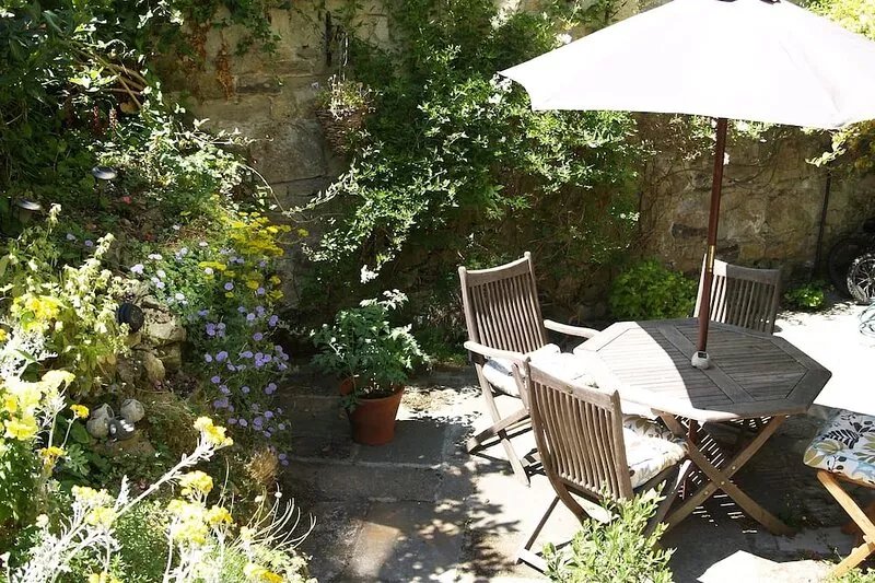 Spacious Period Home With Private Walled Courtyard