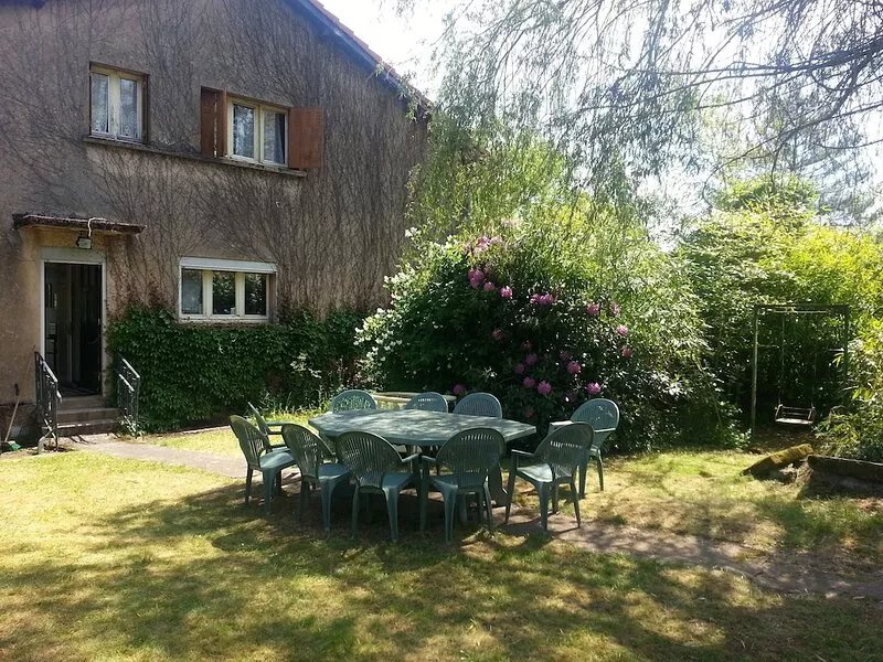 INDEPENDENT FAMILY HOUSE QUIET FENCED LAND 2500 M2