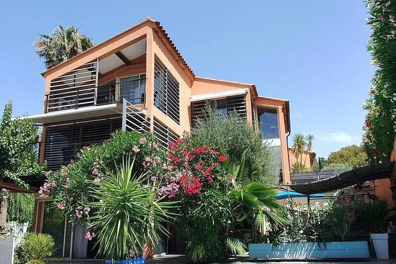 LOVELY AIR-CONDITIONED APARTMENT 900M FROM THE BEACH AND SHOPS
