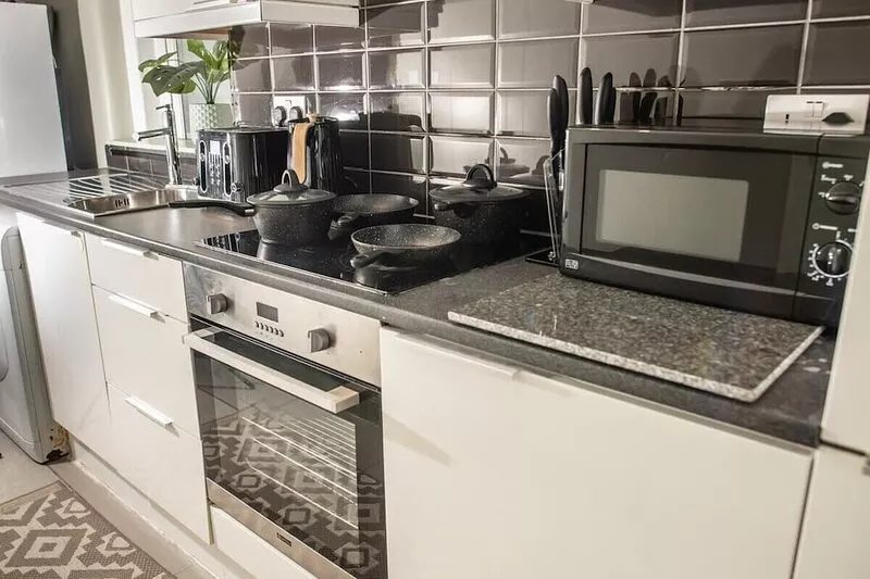 Inviting 2-bedroom Flat with indoor fireplace in Shepherds Bush, near White City