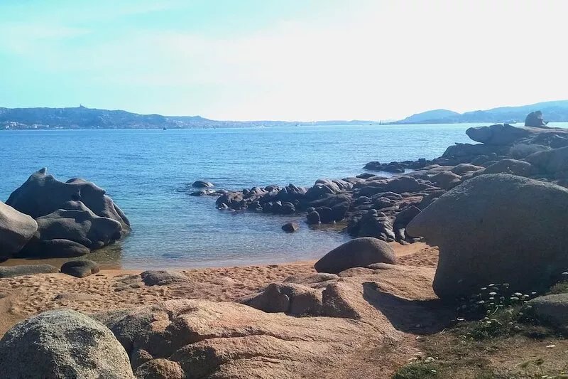 Waterfront house with terrace and garden 50m from the sea