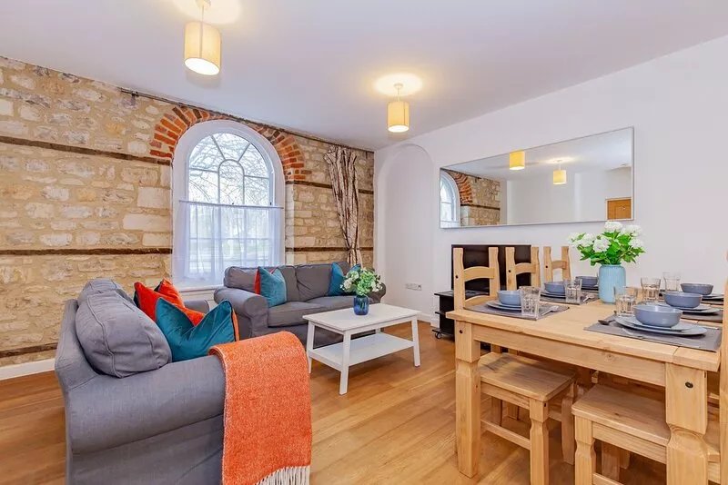 Unique and quirky central apartment with parking
