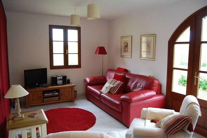 Modern Spacious Villa 15 minutes walk to the centre of Brantome