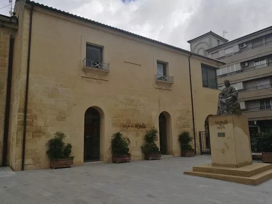 Plaza Arcipreste de Hita