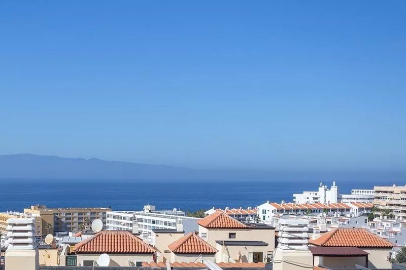 Stylish 2 bed apartment with fantastic ocean views