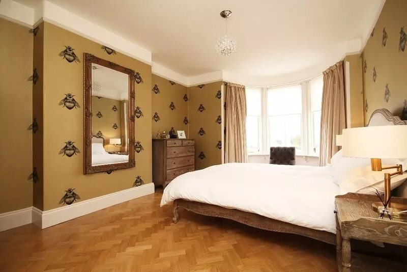 Hot tub, beautifully restored Manse. Fantastic midweek rates available.