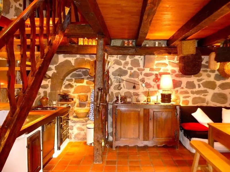 CHARMING TYPICAL HOUSE IN BARRIADE 4 pers