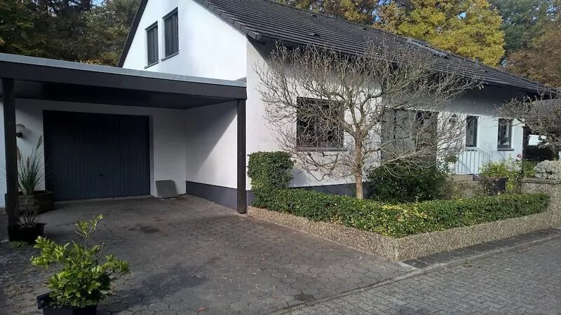Comfortable quite room in 1-family house, perfect public transportation