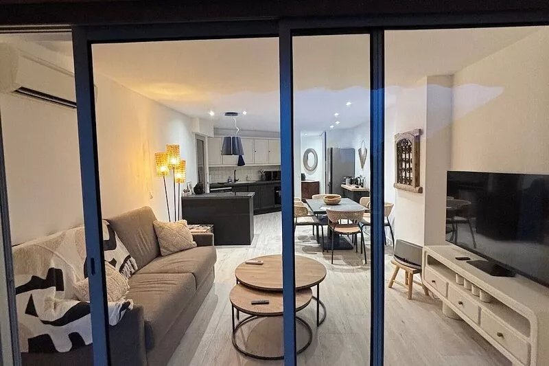 Flat for 6 people with air conditioning, St Clair Le LAVANDOU, renovated in 2023