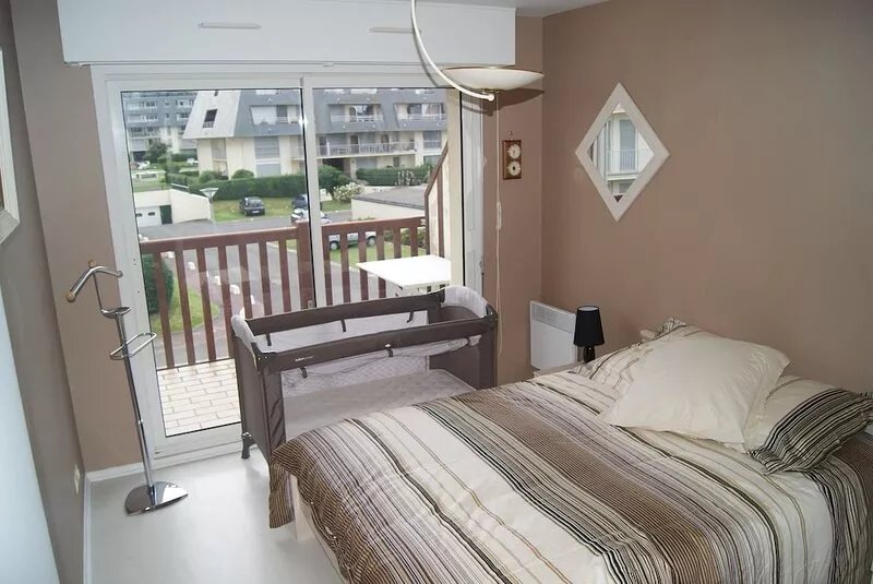 BEAUTIFUL BRIGHT APARTMENT - 3 stars - 3 BALCONIES - FARMED GARAGE - WIFI