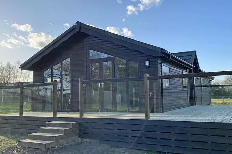 Lakeside Lodge with Beautiful Views