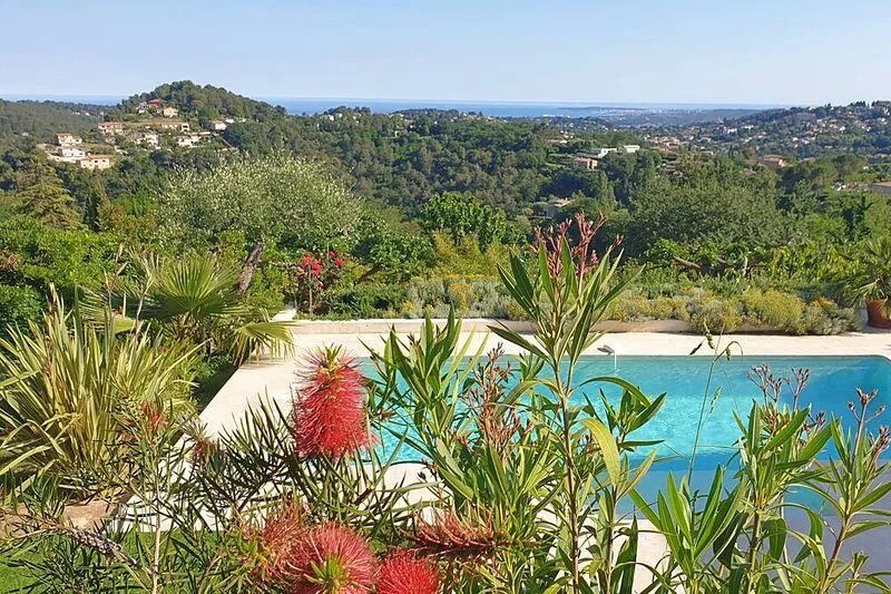 Panoramic sea view for this 2 bedrooms apartment and 80 m2 private terrace