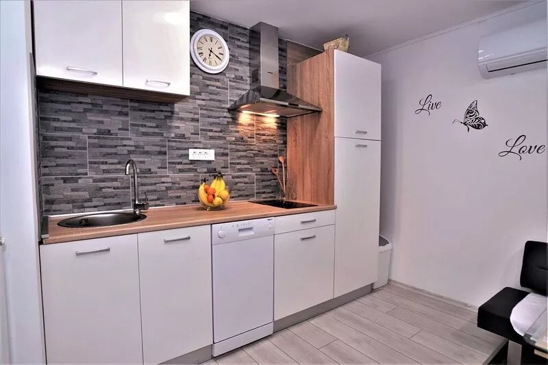 Family friendy apartment near the river and mountains