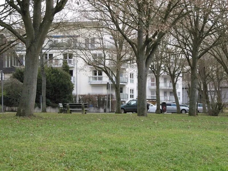 City center - in a very quiet and prime location. Right on the Lahn