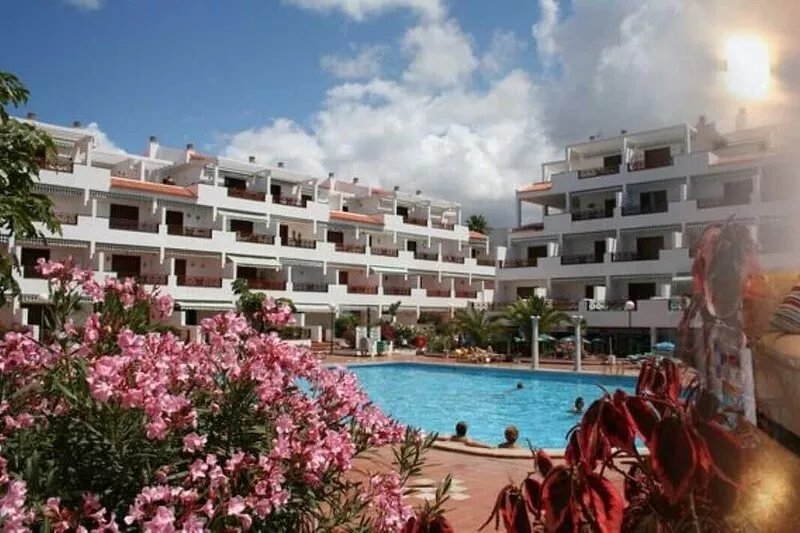Victoria Court, One Bedroom Apartment South Facing Balcony Sleeps 4  T