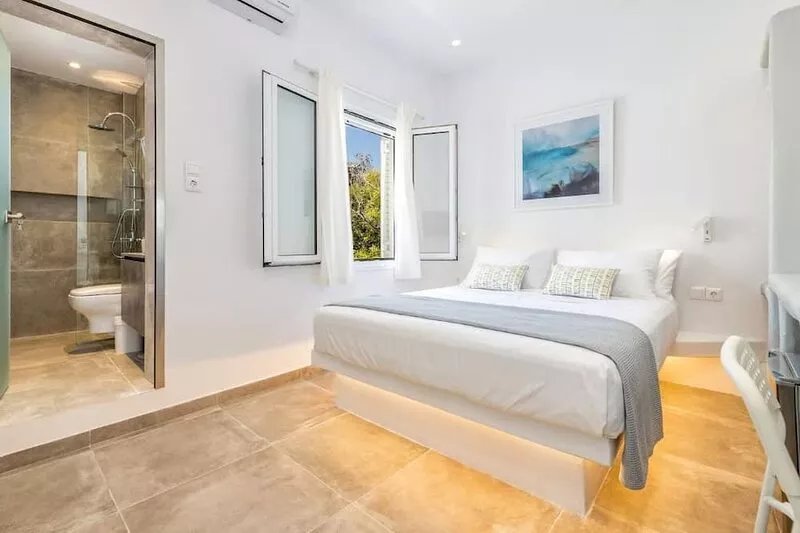 Room 10 * Pelican Paros in the Old Town!