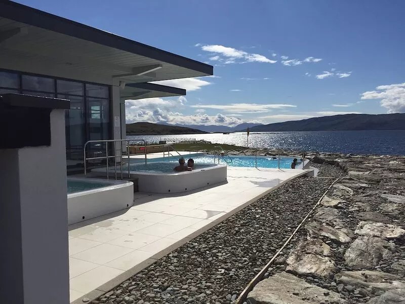 Cosy 1st floor flat surrounded by communal gardens with seaview of Kyles of Bute