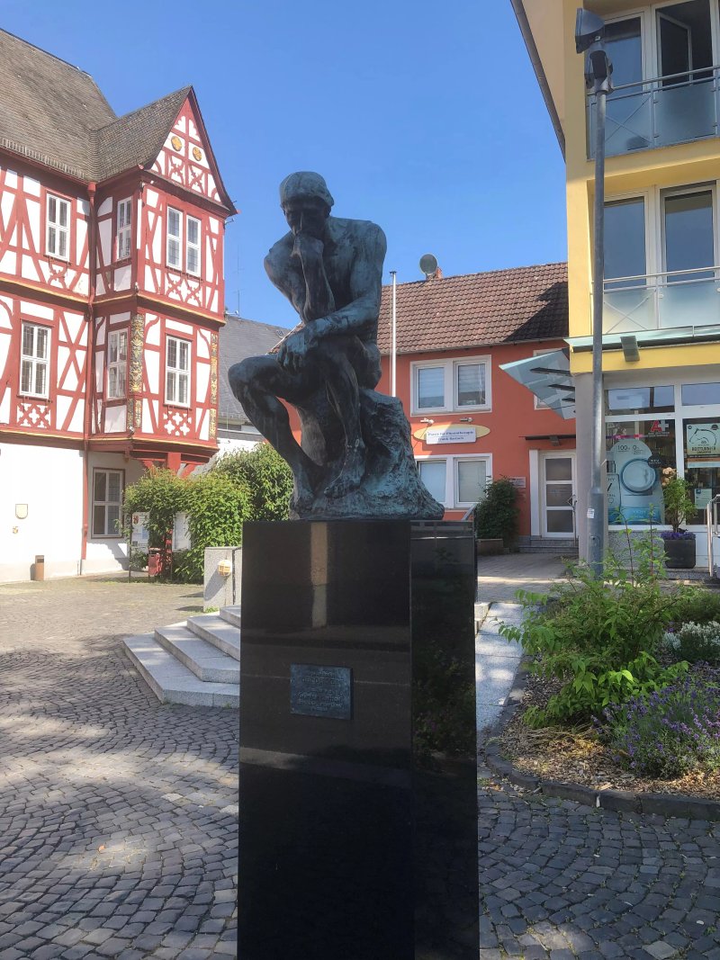 Skulptur „der Denker“