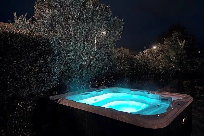 Villa Saint Pierre' 200 m from the sea + 6 bikes + air conditioning + Jacuzzi
