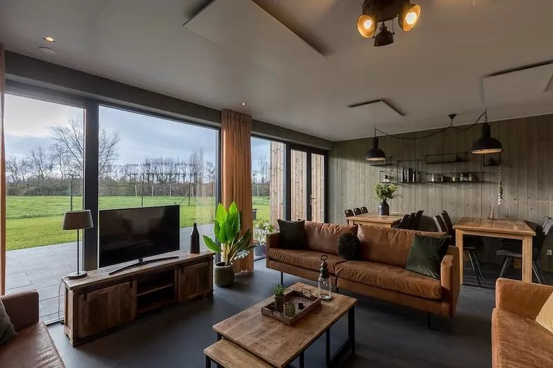 Holiday home in Vrouwenpolder near beach