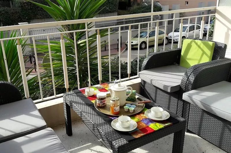 CANNES VERY NICE APARTMENT 100m² _ 3 BEDROOMS _ 10 mins walk from "La