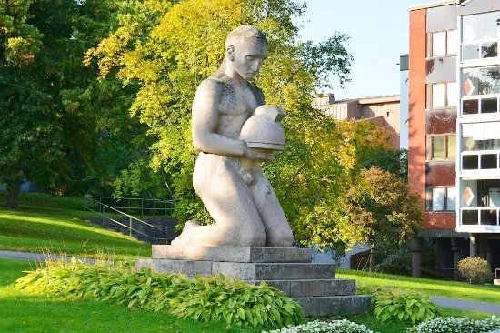 Savonlinna Herostatue - The Hero's Grave