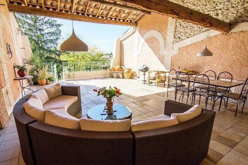Old wine storehouse with terrace and garden