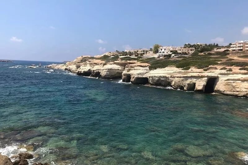 Stunning 2 bedroom house in popular Tomb of the Kings area with shared pool.