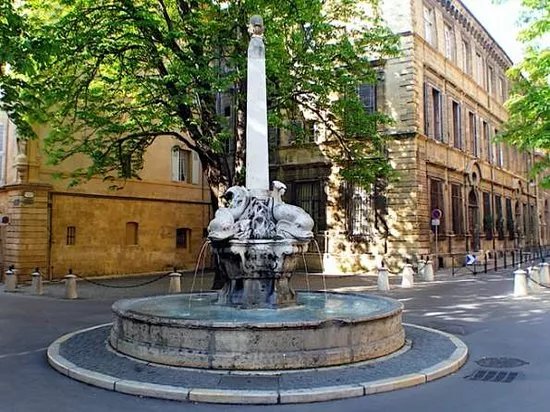 Fontaine des Quatre-Dauphins