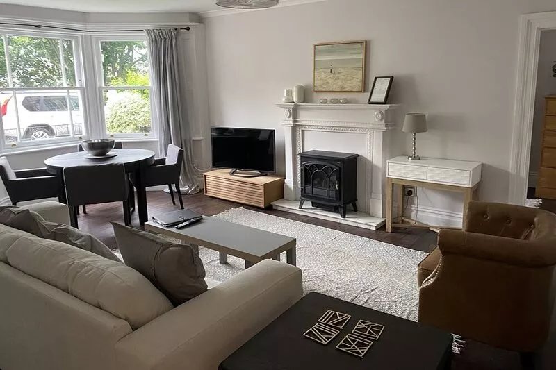 Tynemouth apartment in superb location overlooking the river. Dog friendly