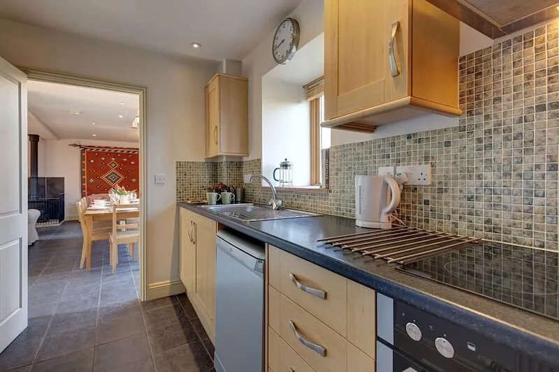 Workshop - sleeps 8 guests  in 4 bedrooms